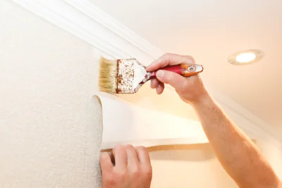 Pose de papier peint à Champguyon — revêtements muraux et toiles de verre